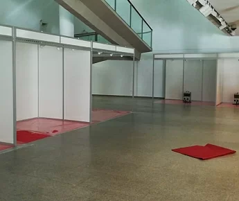 White basic stand White basic stand